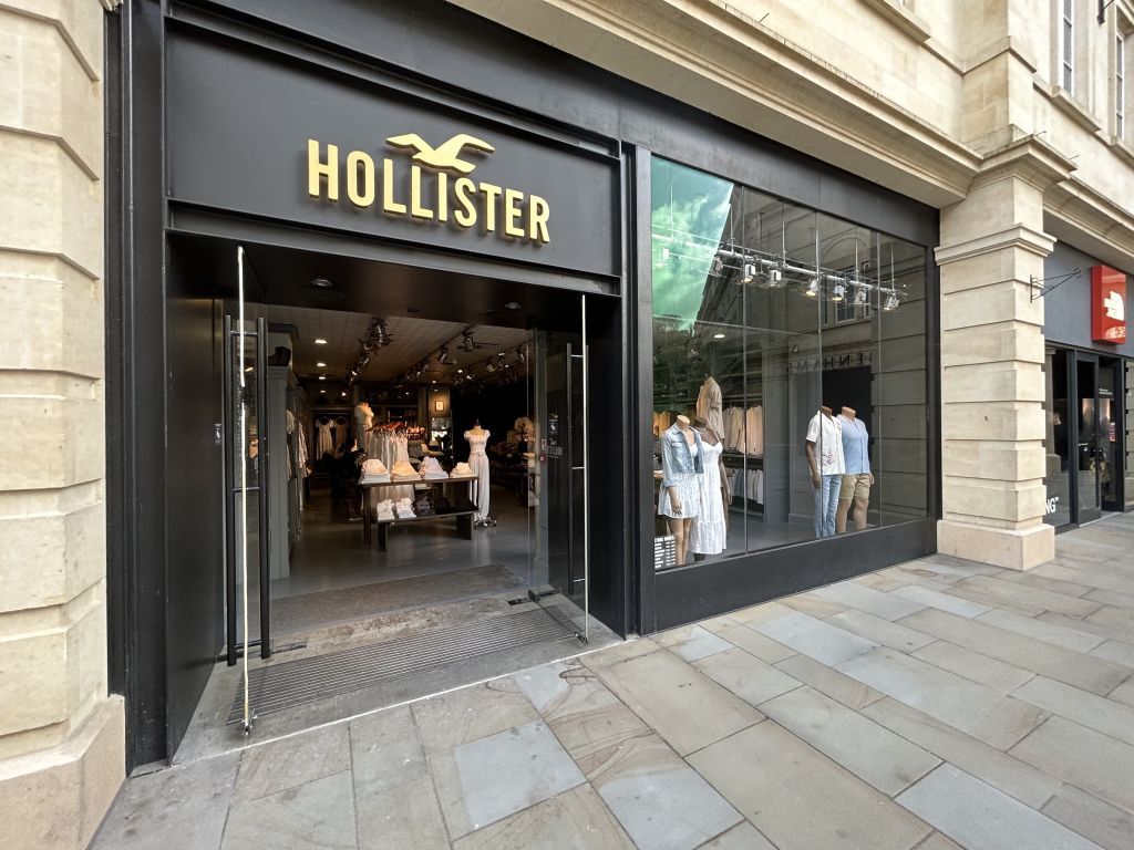 hollister find a store
